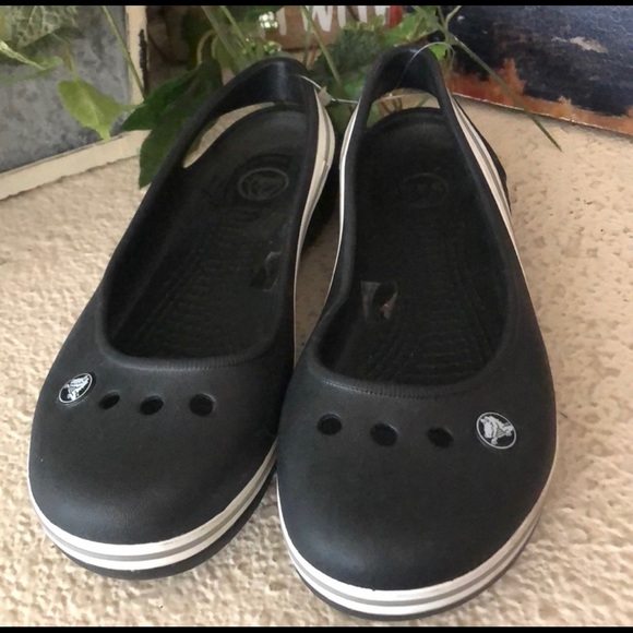 Crocs black flats/sandals women’s size 8/juniors size 6 - Picture 2 of 4